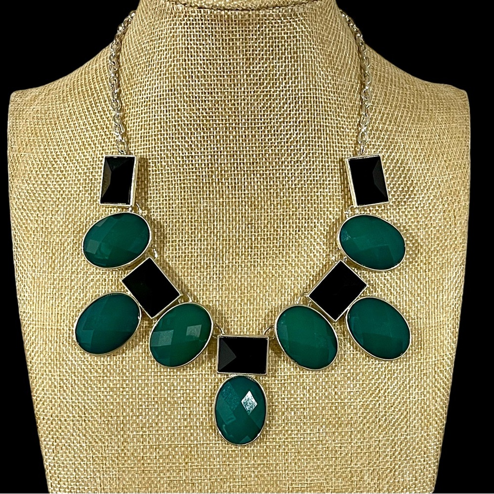 NY Faceted Green and Black Plastic Necklace With Silver Tone Chain Statement